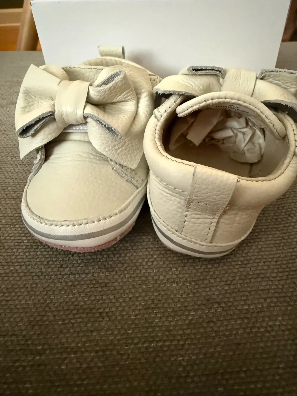 Robeez Baby Bow Soft Moccasins - White